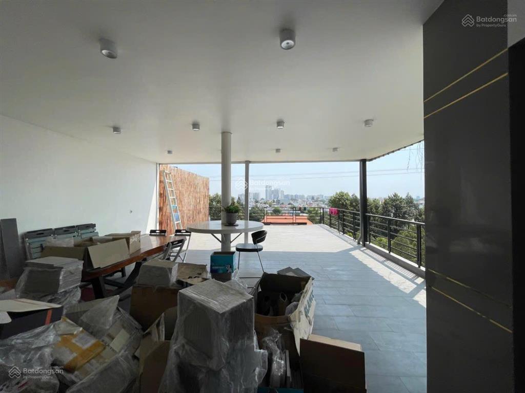 Bán tòa nhà văn phòng huy hoàng  hầm 6 tầng  7 x 18m  sàn 600m2  đường lớn  giá chỉ 38 tỷ