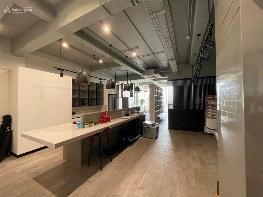 Bán tòa nhà văn phòng huy hoàng  hầm 6 tầng  7 x 18m  sàn 600m2  đường lớn  giá chỉ 38 tỷ