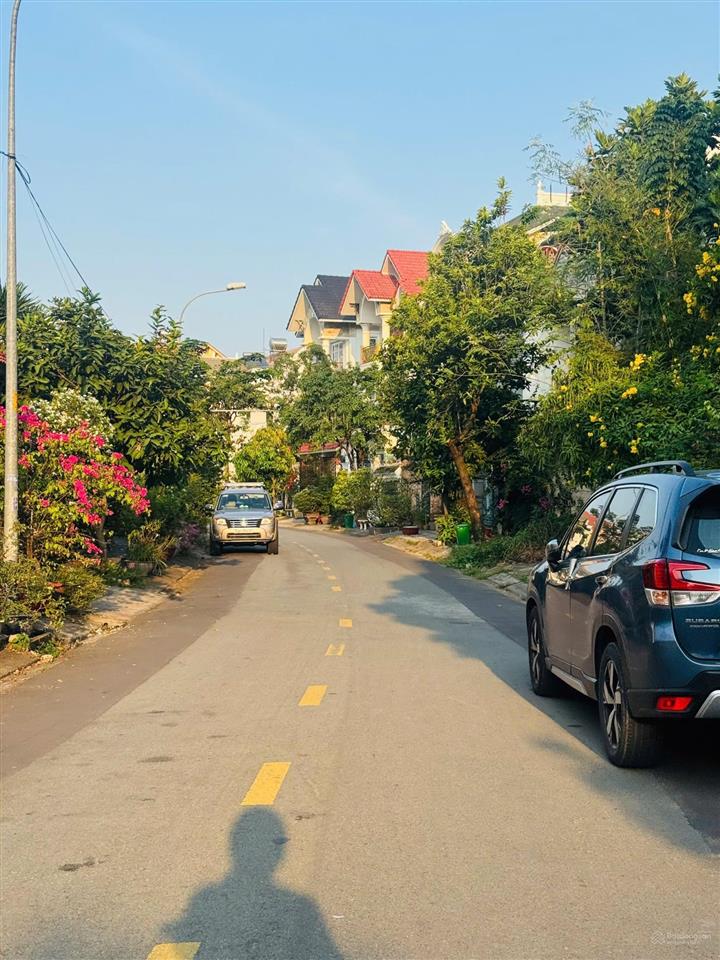 Cực hiếm ! biệt thự góc 3 mặt tiền hồ cao đức lân  hầm 3 tầng  280m2  nhà đẹp, có tm  giá 74 tỷ