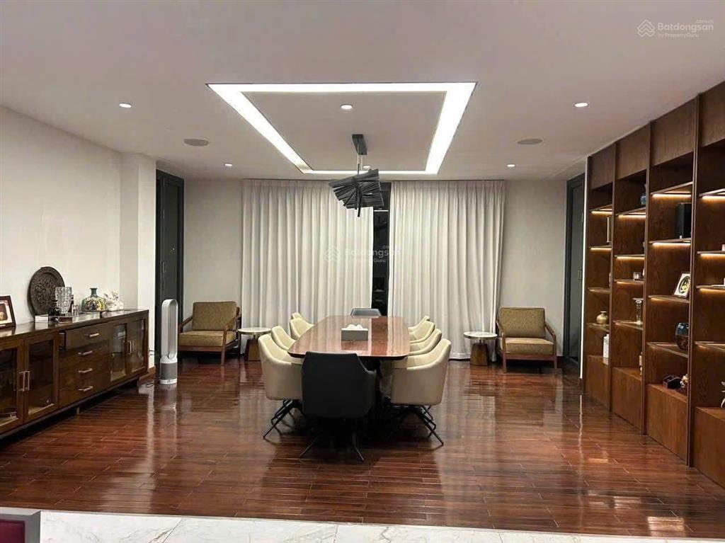 Cực hiếm ! biệt thự góc 3 mặt tiền hồ cao đức lân  hầm 3 tầng  280m2  nhà đẹp, có tm  giá 74 tỷ