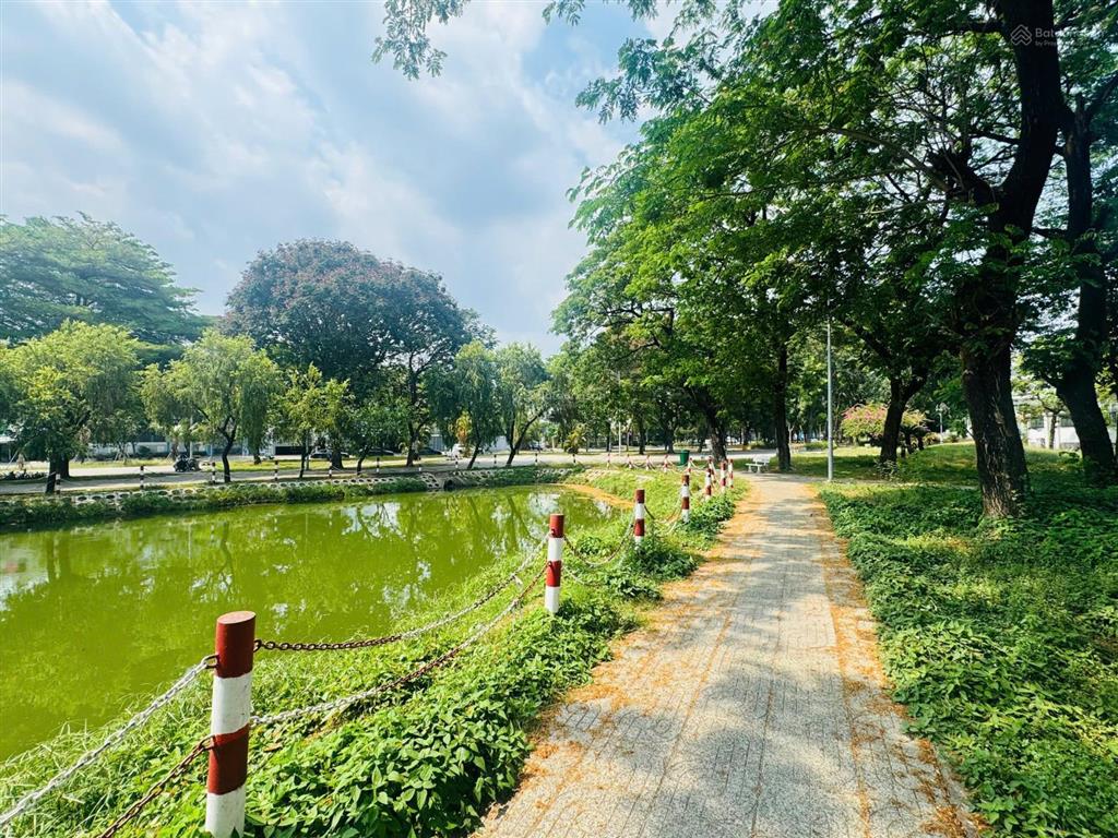 Cực hiếm ! biệt thự góc 3 mặt tiền hồ cao đức lân  hầm 3 tầng  280m2  nhà đẹp, có tm  giá 74 tỷ