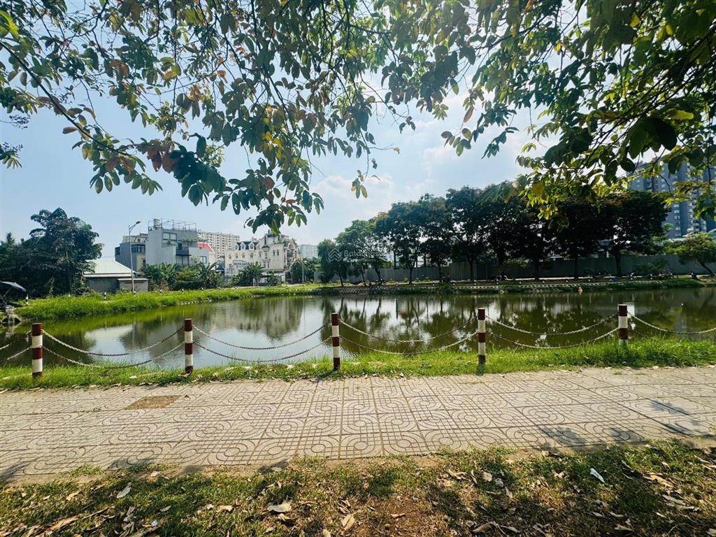 Cực hiếm ! biệt thự góc 3 mặt tiền hồ cao đức lân  hầm 3 tầng  280m2  nhà đẹp, có tm  giá 74 tỷ