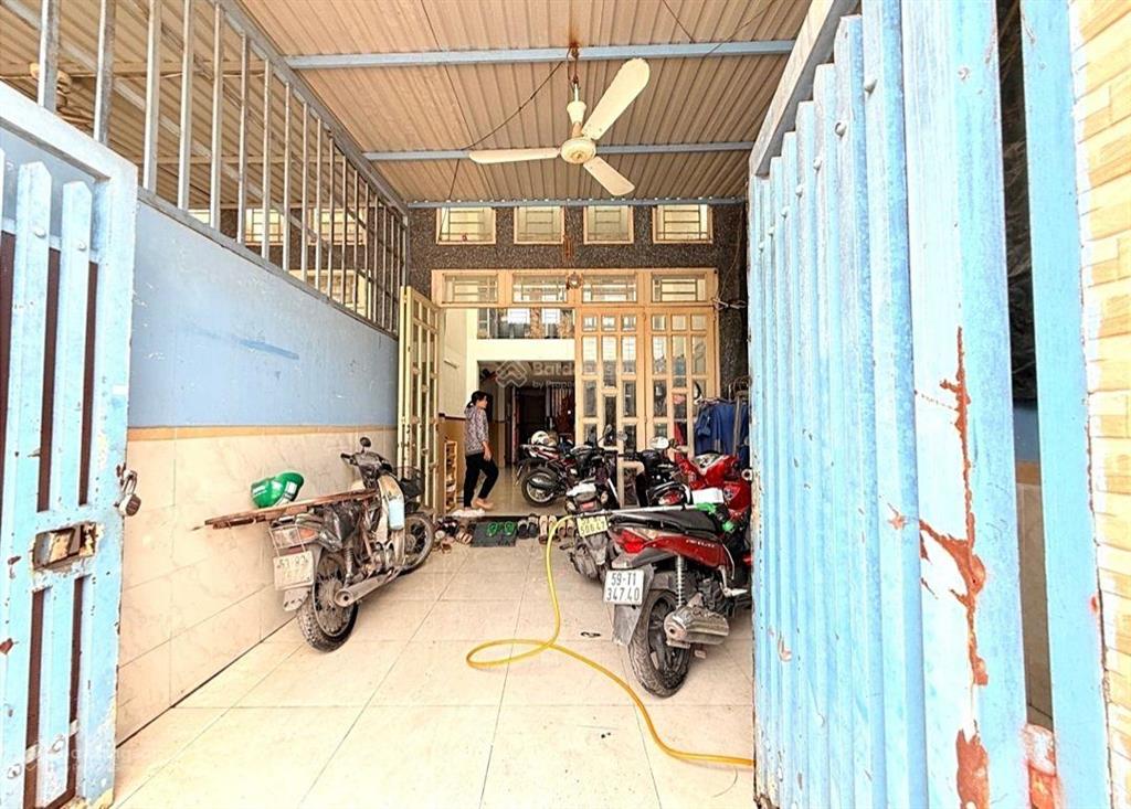 Hot! hàng hiếm trung chánh nhà 3 lầu đường tải quay đầu  có dòng tiền chỉ hơn 5 đồng
