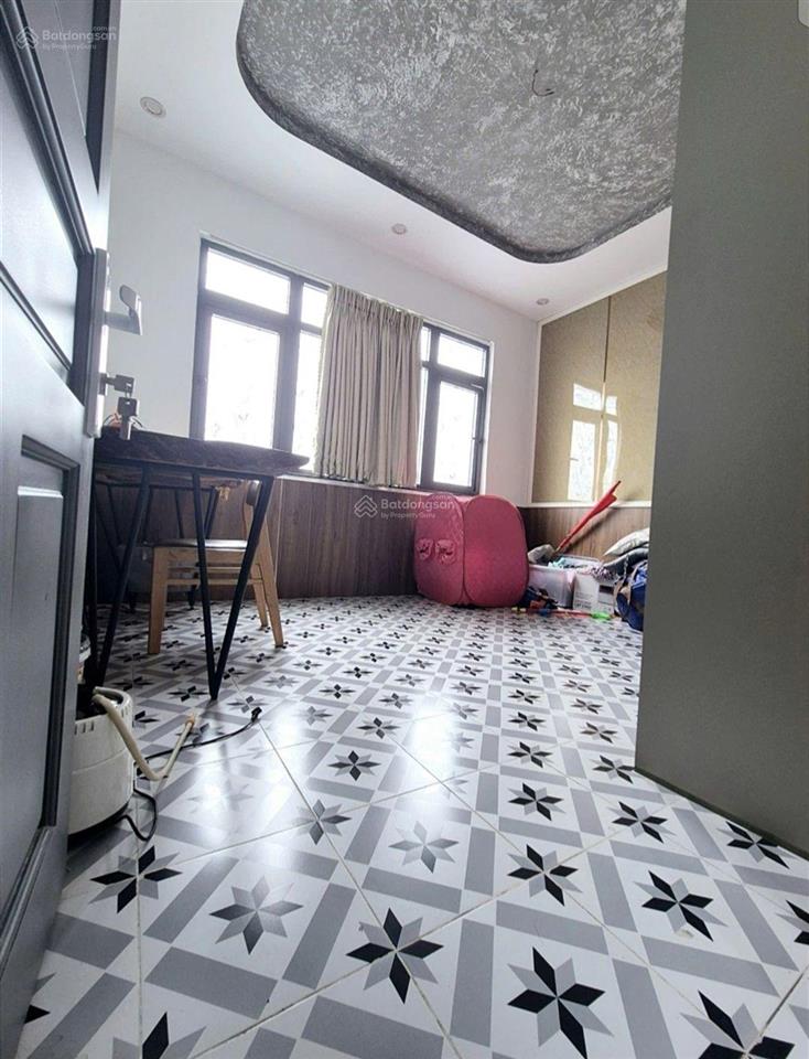 Nhà đẹp  3 tầng  hiệp thành 17  ngõ xe hơi tránh  ngay chợ giãn dân  shr  chỉ 4,39 đồng