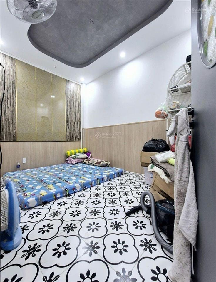 Nhà đẹp  3 tầng  hiệp thành 17  ngõ xe hơi tránh  ngay chợ giãn dân  shr  chỉ 4,39 đồng