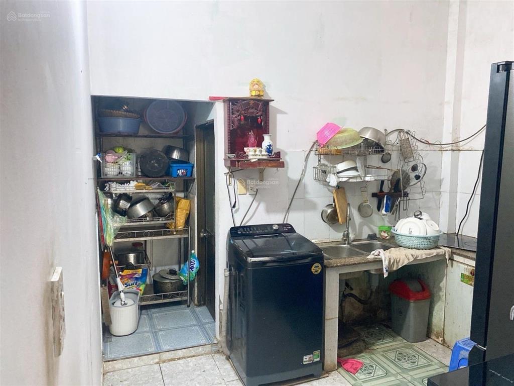 Nhà đẹp ở ngay (gần ủy ban nhân dân)  2 tầng  53m2  shr  ô tô đậu cửa  chỉ 3,8 tỷ tl
