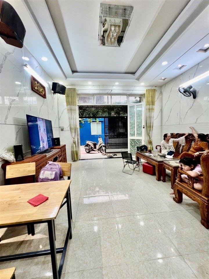 Giảm sâu 4,8 tỷ còn 3,99 tỷ nhà đẹp ở ngay tân thới hiệp  90m2  đường ô tô thông  2 tầng  shr 