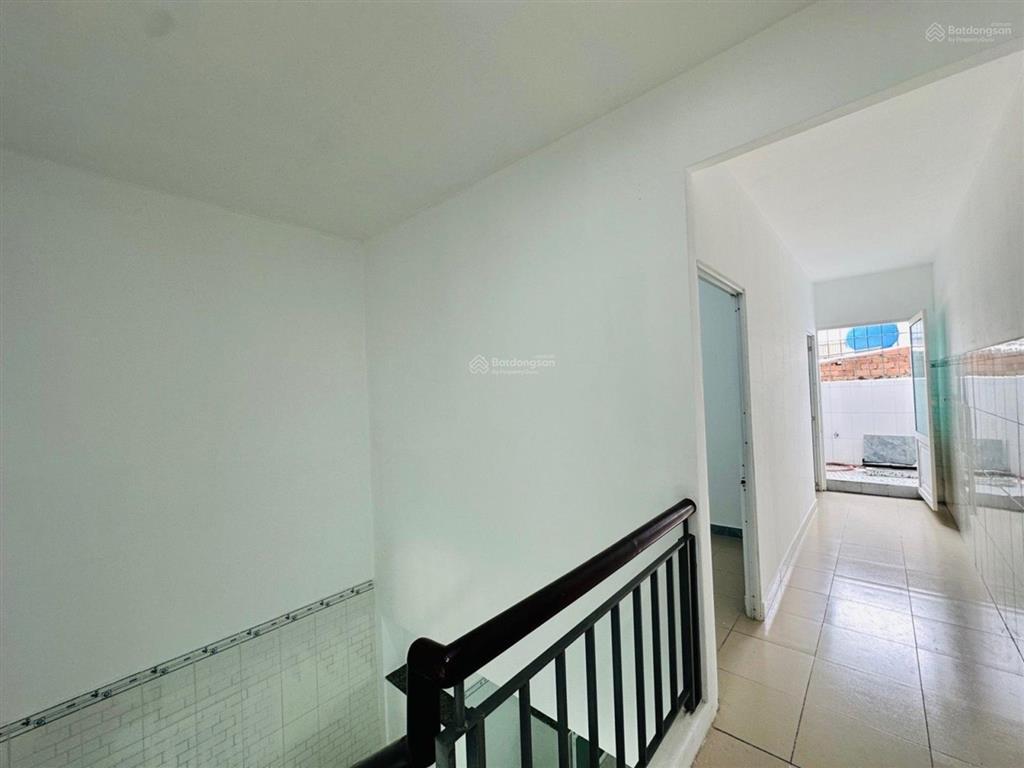Nhà đẹp ở ngay  60m2  2 tầng  3 phòng ngủ  xe hơi đậu cửa  shr  chỉ 3,99 tỷ