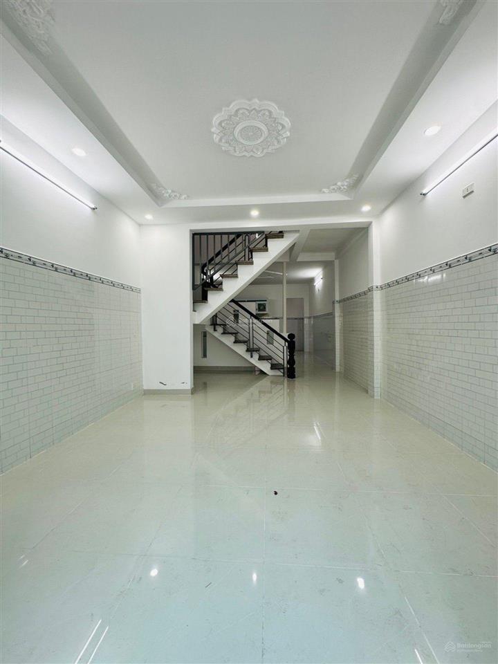 Nhà đẹp ở ngay  60m2  2 tầng  3 phòng ngủ  xe hơi đậu cửa  shr  chỉ 3,99 tỷ