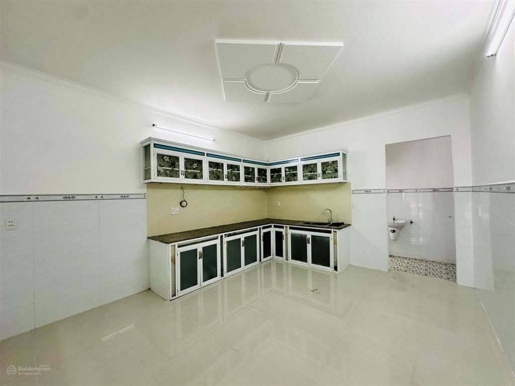 Nhà đẹp ở ngay  60m2  2 tầng  3 phòng ngủ  xe hơi đậu cửa  shr  chỉ 3,99 tỷ