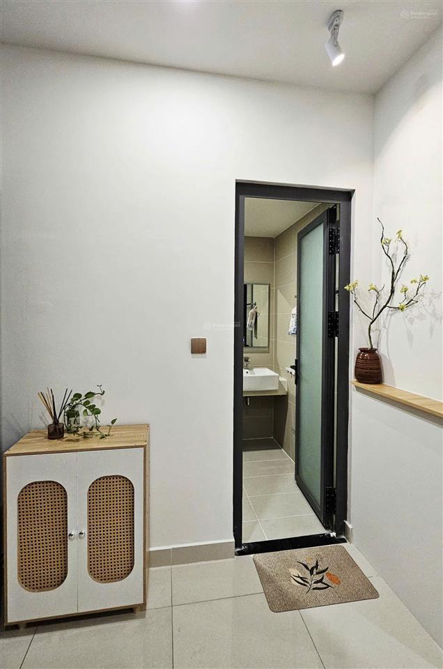 Cho thuê officetel q7 boulevard 35m2  full nội thất, ban công hướng nam  9 triệu/tháng