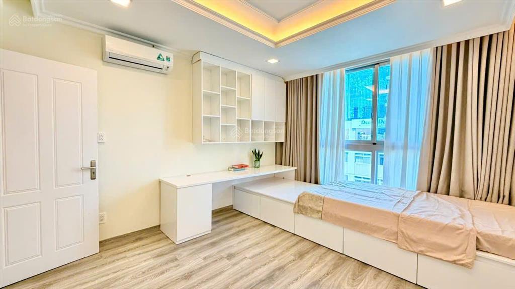 Cần bán gấp duplex star hill 151m2  3pn, nhà mới đẹp, có ô tô hầm