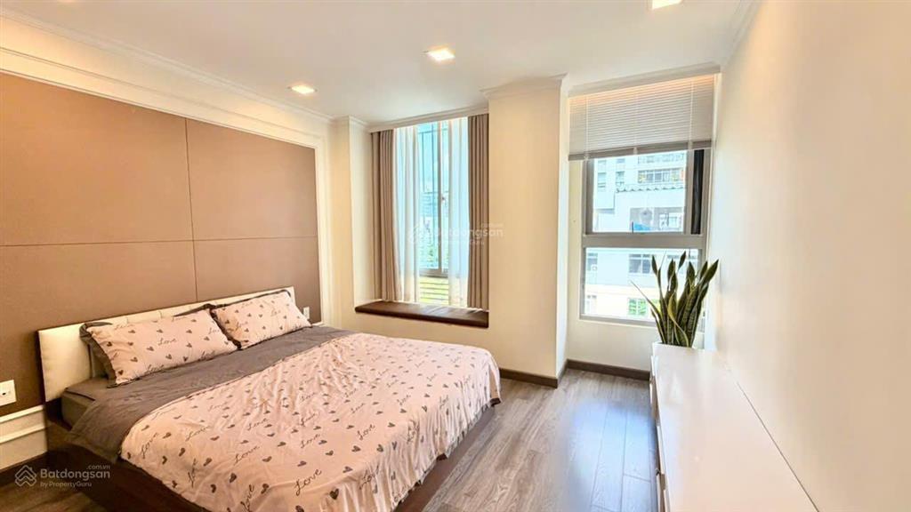 Cần bán gấp duplex star hill 151m2  3pn, nhà mới đẹp, có ô tô hầm