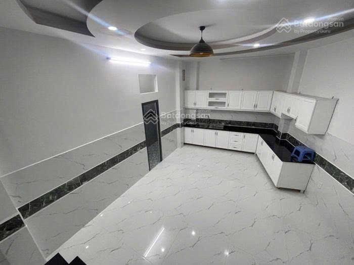 Phan đăng lưu + trần kế xương  50m2  hxh  3 tầng btct  không quy hoạch  nhỉnh 5 tỷ