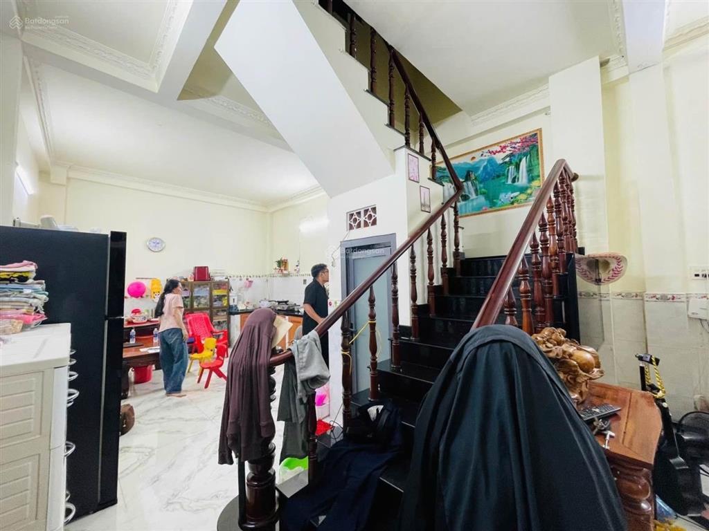 Hạ 200tr bán gấp nhà 1/ hương lộ 2 bình tân 4.5x17m hxh 8m thông 3tầng 4pn shr giá chỉ hơn 7 tỷ