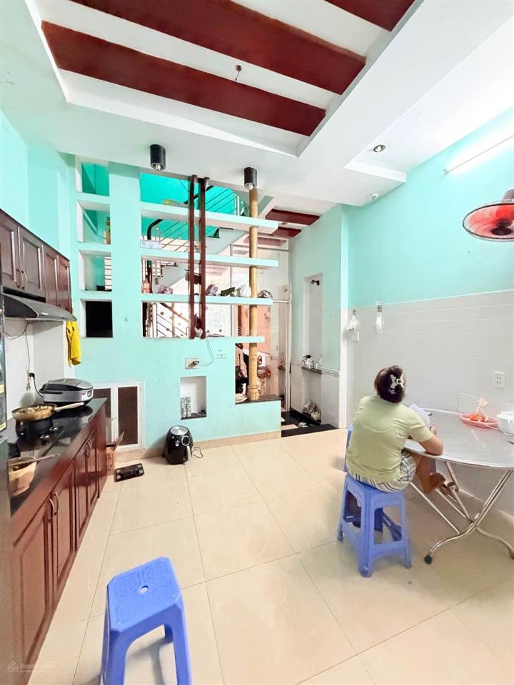 Bán nhà 1/ ngay mã lò bình tân 4x18m, hxh 6m 3tầng 5pn shr giá chỉ hơn 6 tỷ