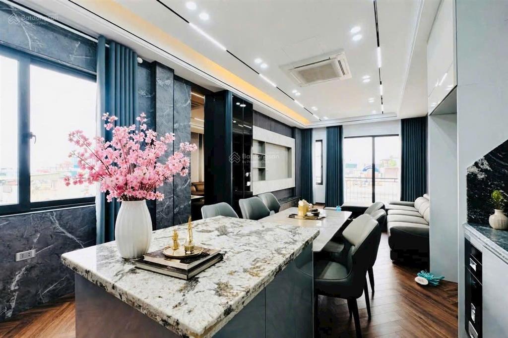 Bán nhà phố trạm 52m2 16,2 tỷ ngõ rộng, ô tô ngủ trong nhà, thang máy nhập ngoại