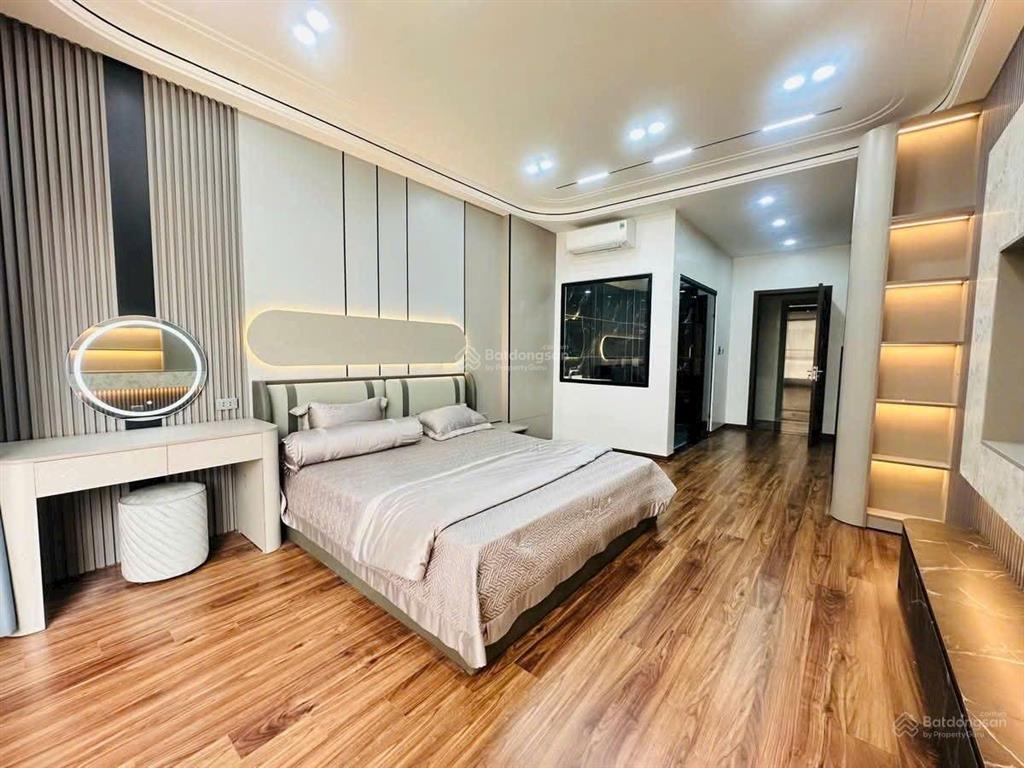 Bán nhà phố trạm 52m2 16,2 tỷ ngõ rộng, ô tô ngủ trong nhà, thang máy nhập ngoại