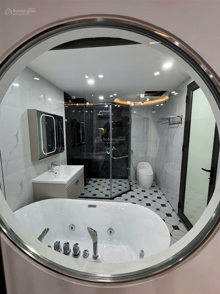 Long lanh phố trạm đẳng cấp long biên. hiếm gặp 2 ôtô, thang máy xịn (thương lượng ngất ngưởng)