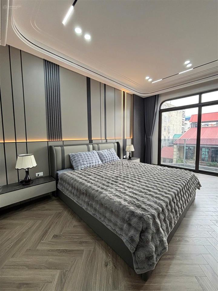 Thang máy, gara, full nội thất, nhà mới toanh