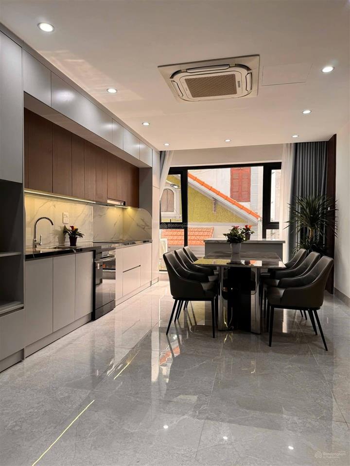 Bát khối, long biên  7 tầng, thang máy, hậu nở đẹp, ngõ vf3.