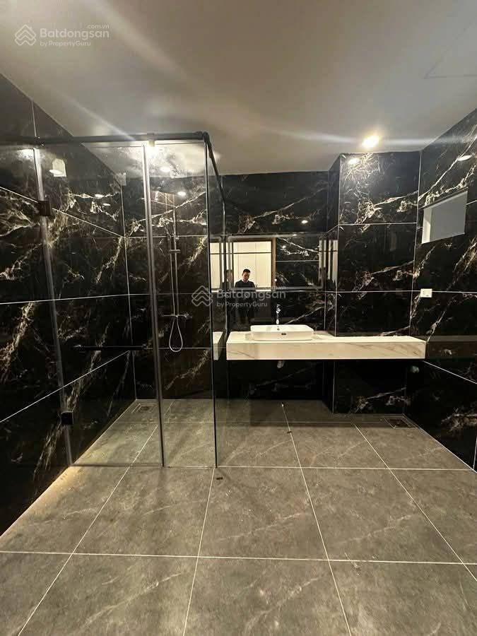 Bán nhà riêng ngõ tư đình  long biên. dt 103m2 7t 6,5m mặt tiền