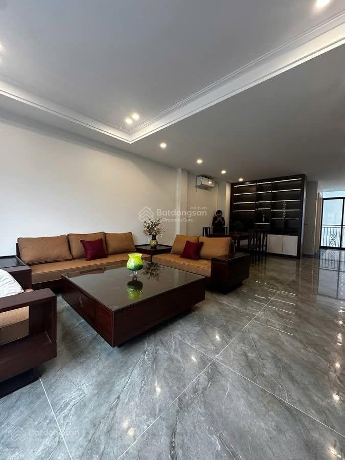 Bán nhà riêng ngõ tư đình  long biên. dt 103m2 7t 6,5m mặt tiền
