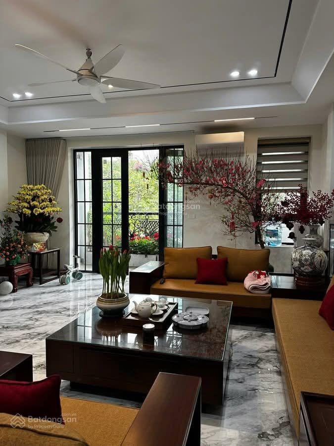 Bán nhà riêng ngõ tư đình  long biên. dt 103m2 7t 6,5m mặt tiền