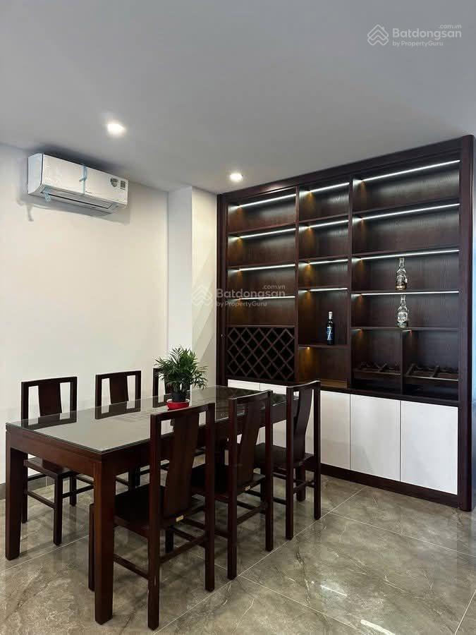Bán nhà riêng ngõ tư đình  long biên. dt 103m2 7t 6,5m mặt tiền