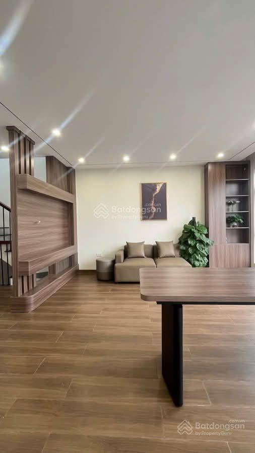 Nhà đẹp, phúc lợi long biên thang máy mt 6m ô tô đỗ cửa (nhà tư nhân dưới 10 tỷ)
