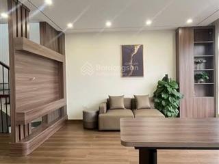 Nhà đẹp, phúc lợi long biên thang máy mt 6m ô tô đỗ cửa (nhà tư nhân dưới 10 tỷ)

