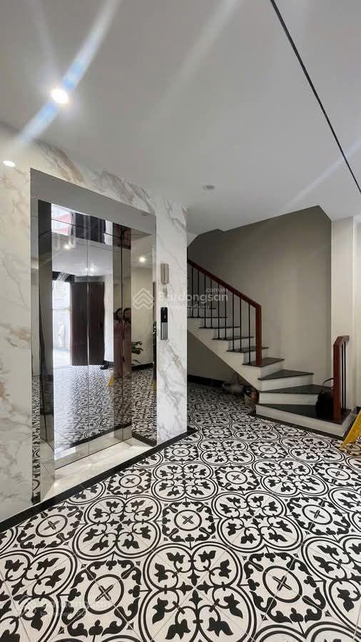 Nhà đẹp, phúc lợi long biên thang máy mt 6m ô tô đỗ cửa (nhà tư nhân dưới 10 tỷ)
