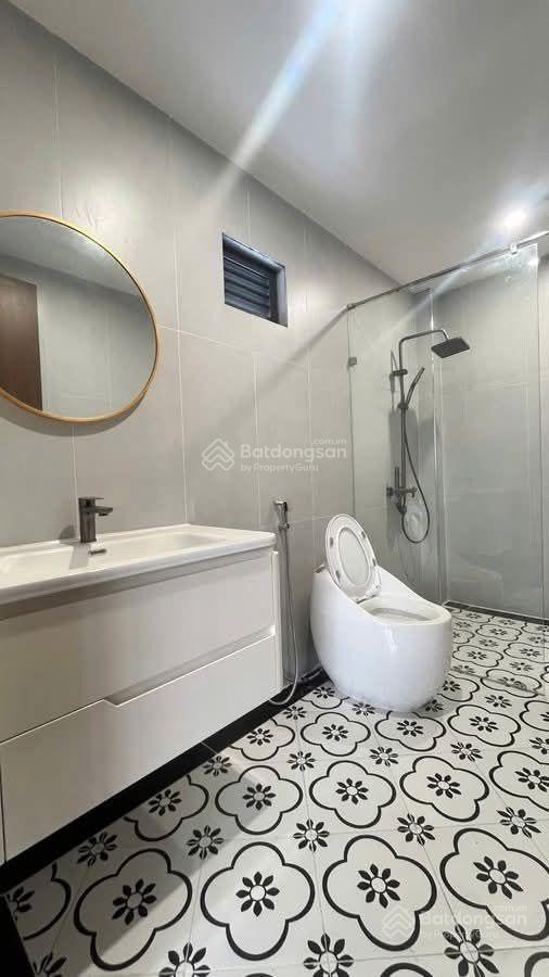 Nhà đẹp, phúc lợi long biên thang máy mt 6m ô tô đỗ cửa (nhà tư nhân dưới 10 tỷ)
