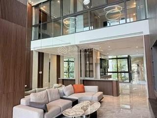 Nhà trong ngõ  khu việt hưng
lô góc thang máy gara 2 ô tô full nội thất
 nhà mới đẹp  thiết