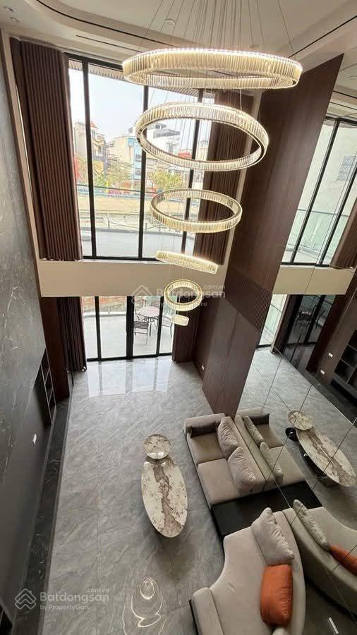 Nhà trong ngõ  khu việt hưng
lô góc thang máy gara 2 ô tô full nội thất
 nhà mới đẹp  thiết