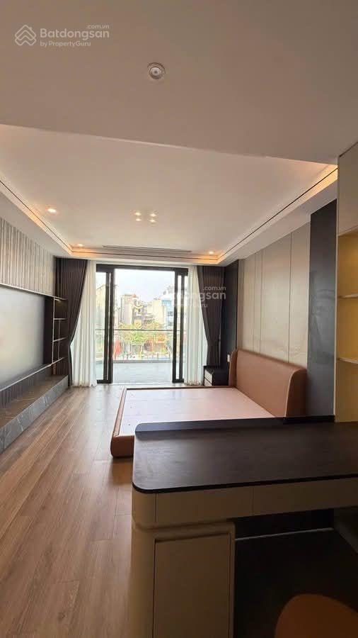 Nhà trong ngõ  khu việt hưng
lô góc thang máy gara 2 ô tô full nội thất
 nhà mới đẹp  thiết
