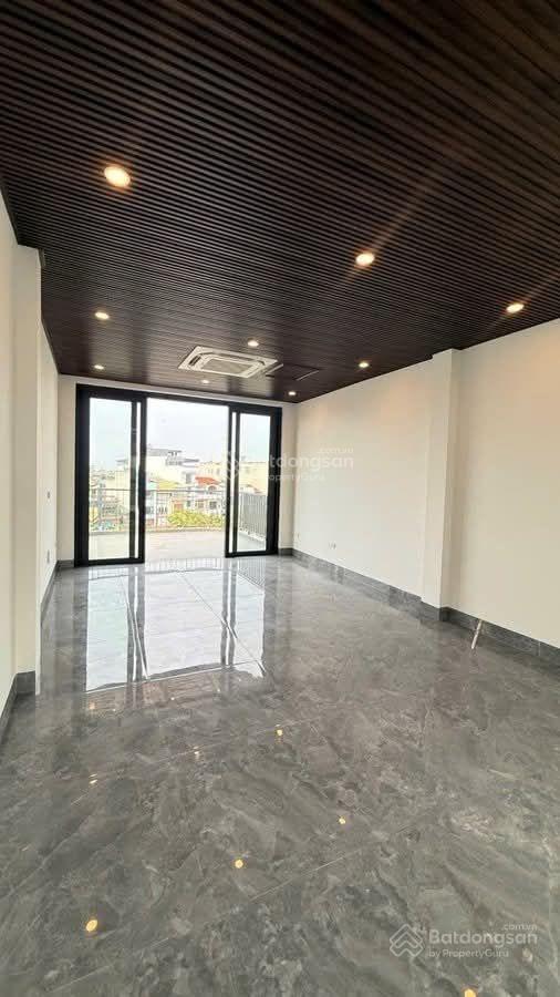 Nhà trong ngõ  khu việt hưng
lô góc thang máy gara 2 ô tô full nội thất
 nhà mới đẹp  thiết
