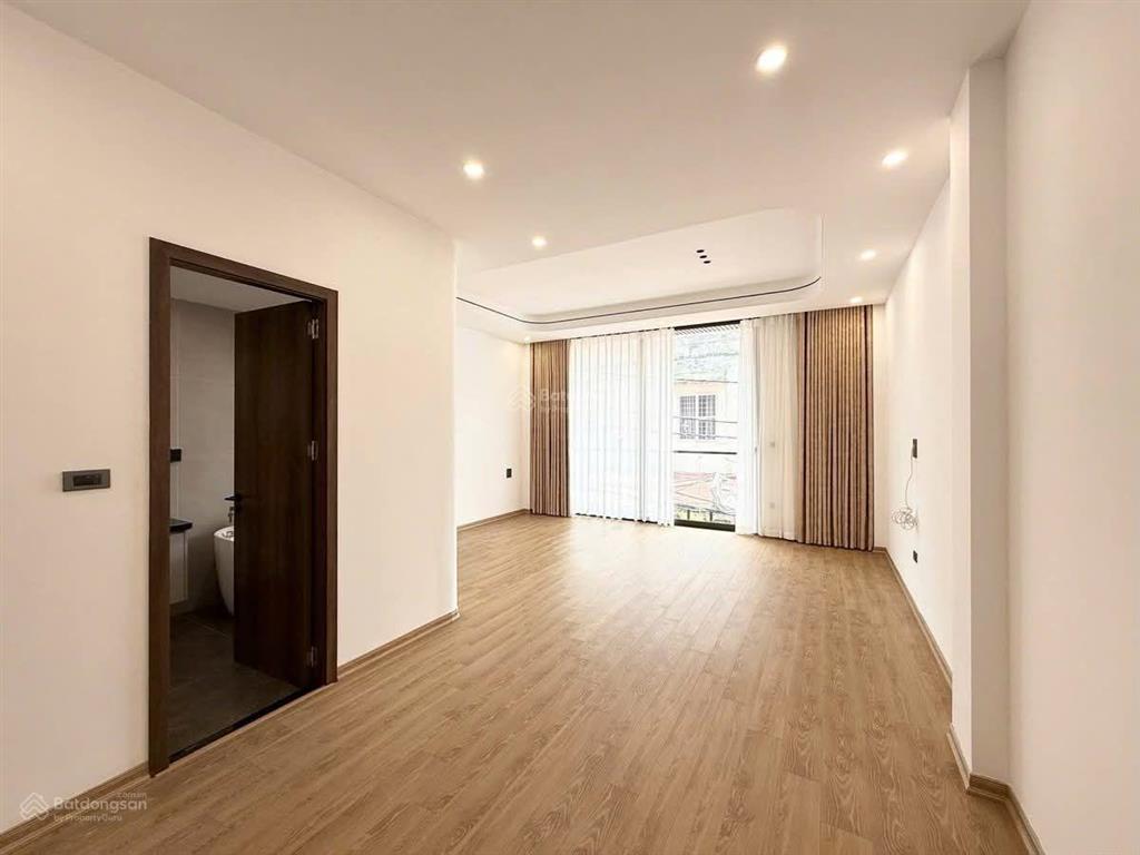 Mặt ngõ  view hồ, công viên  ngọc thụy khu vực phát triển từng ngày, tương lai gần cầu tứ liên