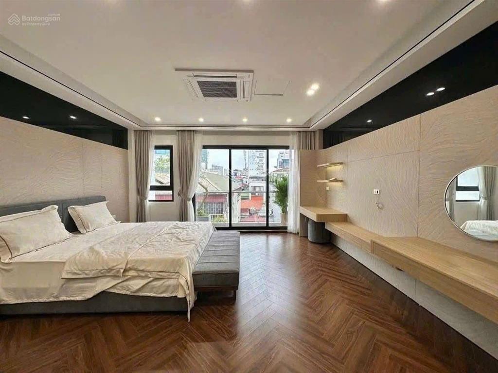 Siêu phẩm  nguyễn văn cừ  8t thang máy gara 2 ô tô full nội thất cao cấp, 4 master vị