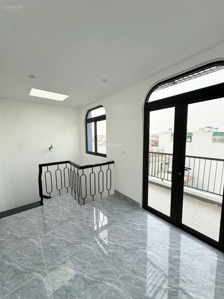 Phúc lợi  long biên bán  nhà mới tinh giang biên 30m x 5 tầng full nội thất cao cấp 