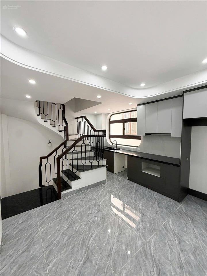 Phúc lợi  long biên bán  nhà mới tinh giang biên 30m x 5 tầng full nội thất cao cấp 