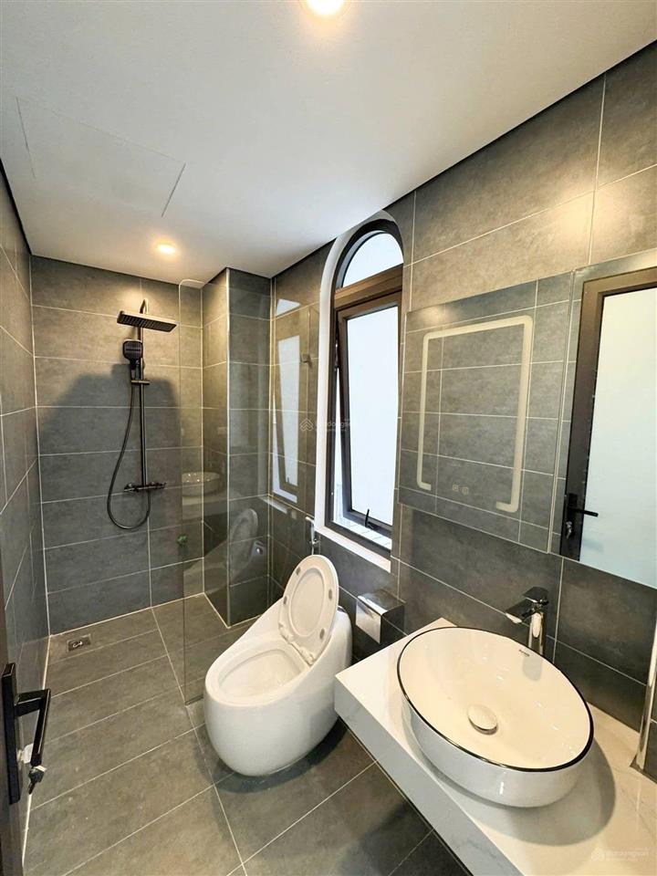Phúc lợi  long biên bán  nhà mới tinh giang biên 30m x 5 tầng full nội thất cao cấp 