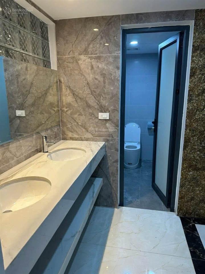 Cho thuê  tòa văn phòng hạng sang cổ linh long biên  diện tích 100m, 7 tầng (1 hầm, 6 nổi)