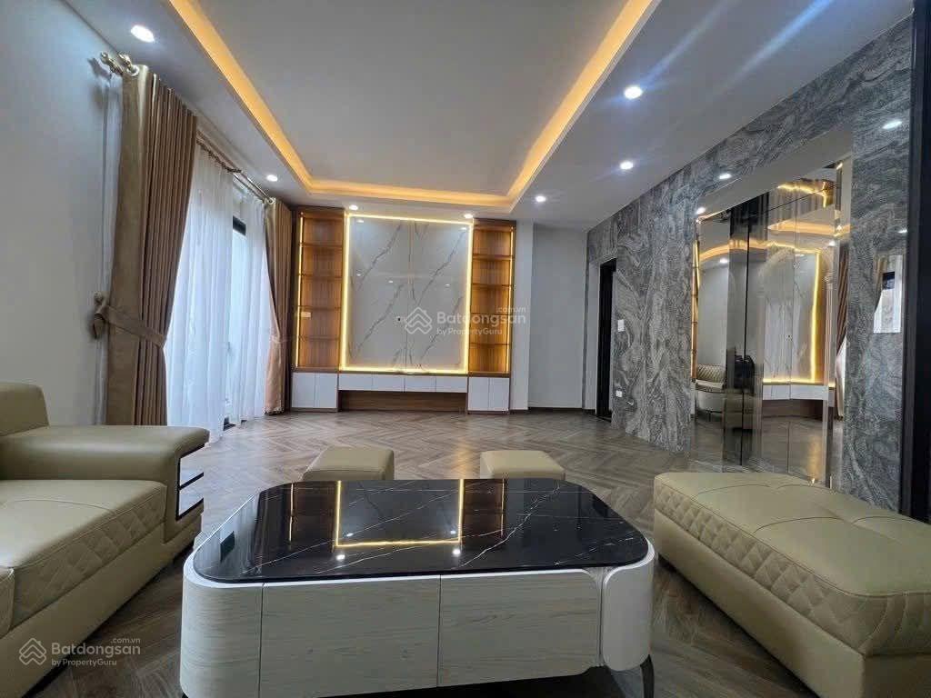 Hoàng như tiếp  long biên nhà mới 6 tầng thang máy  full nội thất  ở ngay + vị trí gần trường qt