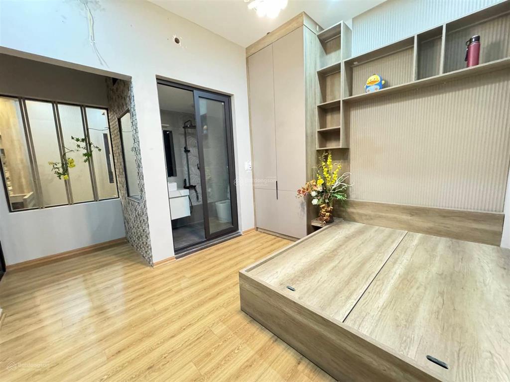 Nhà đẹp nguyễn văn cừ ô tô đỗ cửa 6 ngủ full nội thất  51m2 x 5 tầng mặt tiền