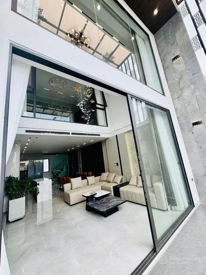 Ngọc lâm  vip  long biên 7 tầng thang máy vỉa hè rộng ô tô tránh kinh doanh 70m