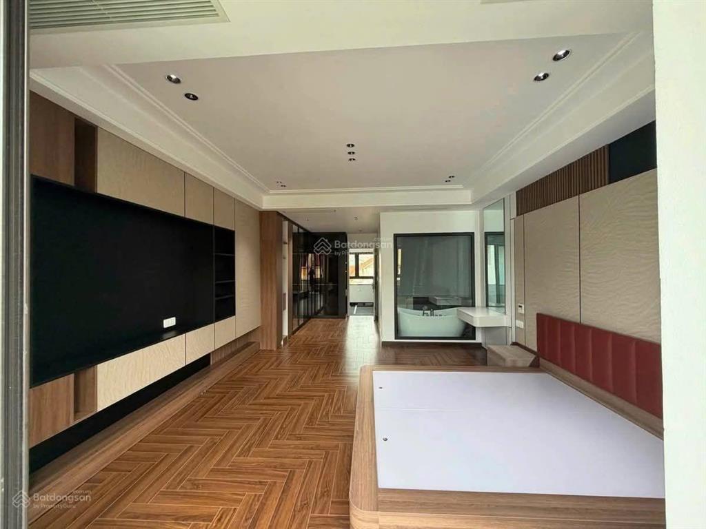 Hoa hậu bát khối 7 tầng thang máy gara 7 chỗ full nội thất siêu phẩm dân xây độc lập tại