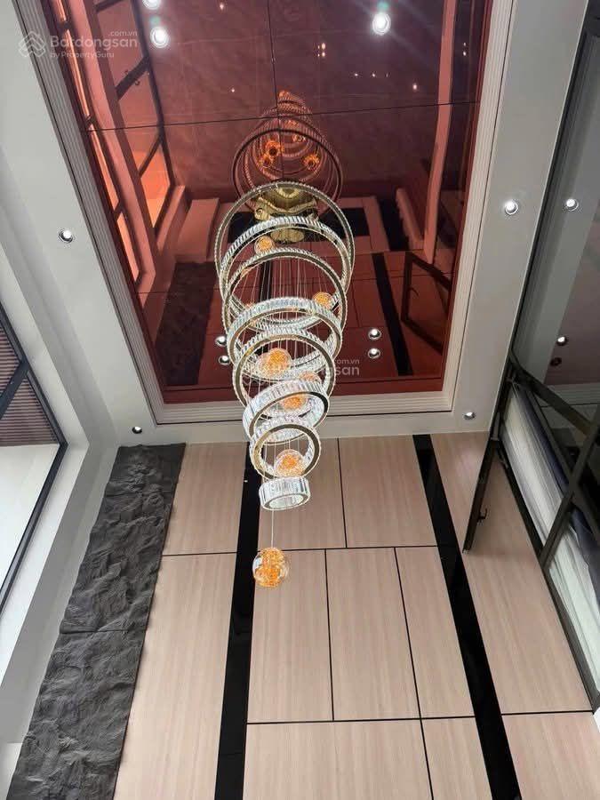 Hoa hậu bát khối 7 tầng thang máy gara 7 chỗ full nội thất siêu phẩm dân xây độc lập tại
