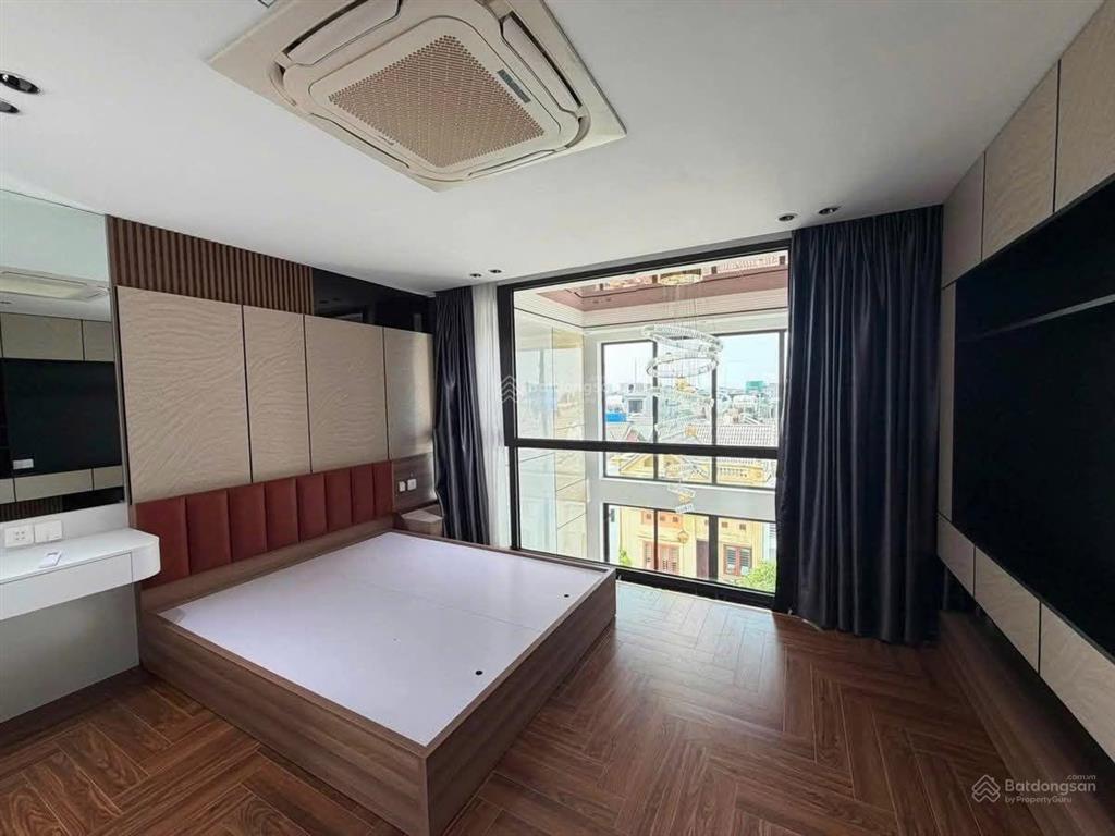 Hoa hậu bát khối 7 tầng thang máy gara 7 chỗ full nội thất siêu phẩm dân xây độc lập tại