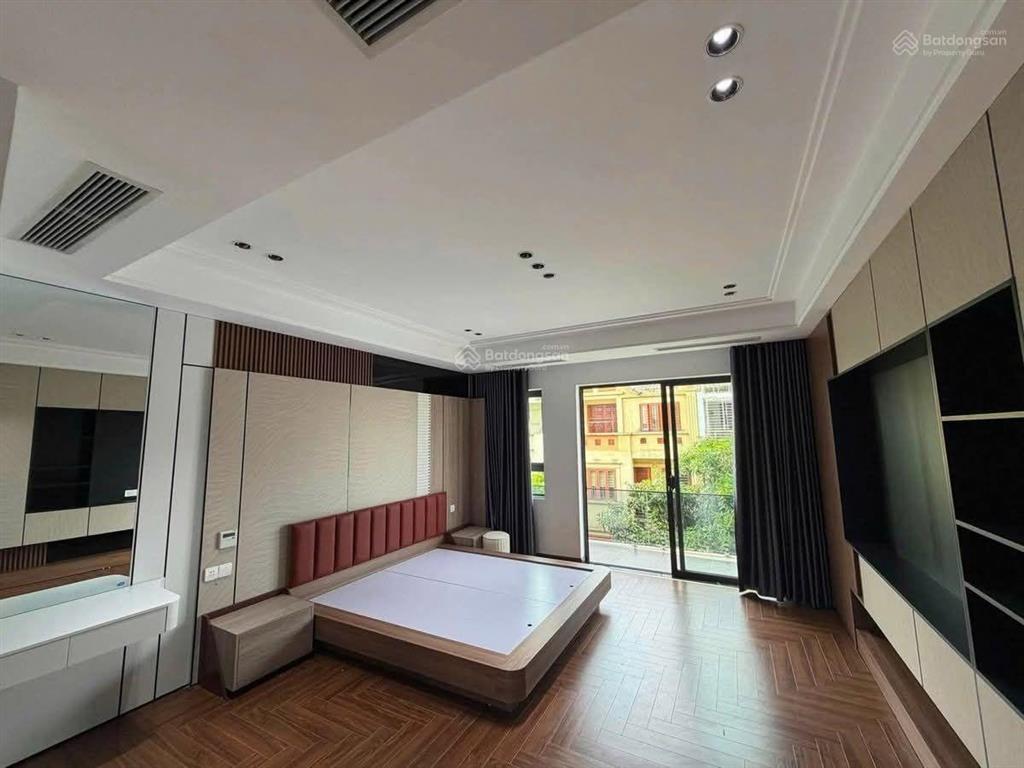 Hoa hậu bát khối 7 tầng thang máy gara 7 chỗ full nội thất siêu phẩm dân xây độc lập tại
